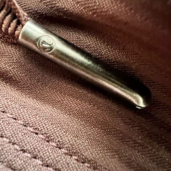 Lululemon Tan Lightweight Athelic with Subtle Sheen size L - Picture 6 of 8